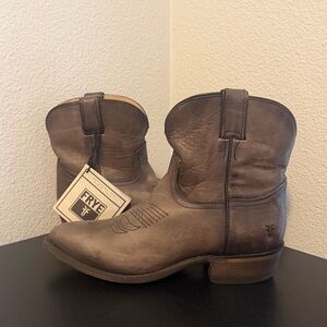 NWT FRYE COWGIRL BOOTIES